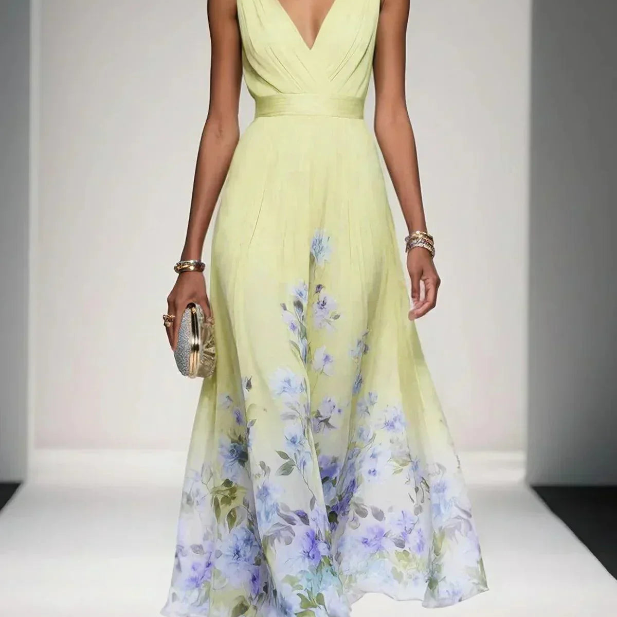 Paula | Hellblaues Chiffon-Maxikleid mit Blumenmuster und V-Ausschnitt