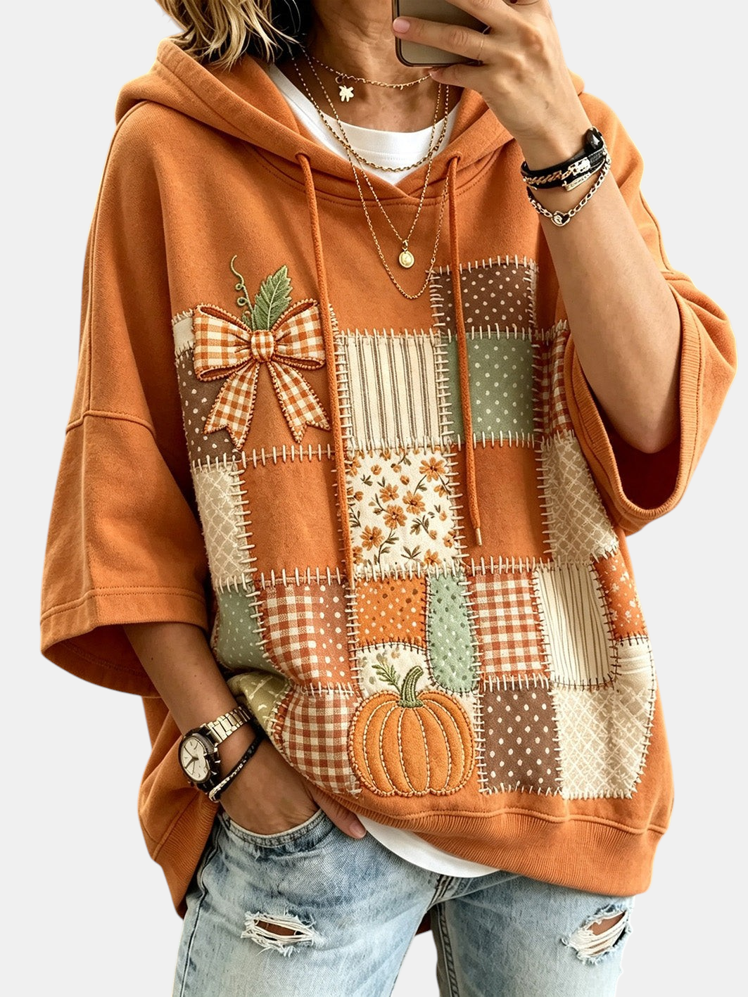 Lässiger Hoodie mit herbstlichem Print – Produktansicht