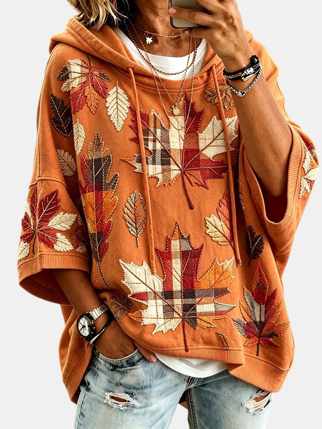Lässiger Hoodie mit Herbstmotiven – Produktansicht